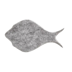 Grijze visvormige vilten onderzetter, perfect voor interieurdecoratie of als handig tafelaccessoire.