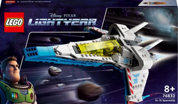 LEGO Lightyear XL-15 ruimteschip, bouwset voor kinderen vanaf 8 jaar, afgebeeld in een intergalactische ruimte.