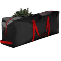 Grote, zwarte kerstboomtas met rode handvatten, perfect voor het opbergen van kunstkerstbomen en decoraties.