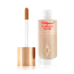Hollywood Flawless Filter make-up fles met applicator voor een stralende teint.