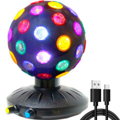 Kleurrijke discobal met USB-kabel, ideaal voor feesten en sfeervolle verlichting in huiselijke setting.