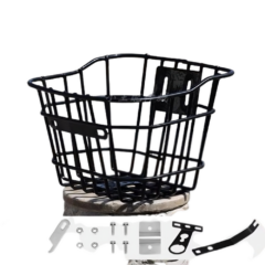 Zwarte metalen fietsmand met montagemateriaal voor bevestiging aan stuur, ideaal voor boodschappen en dagelijks gebruik.
