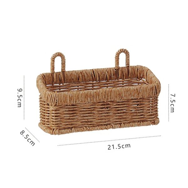 Rotan opbergmand met handvatten, afmetingen: 21,5x8,5x9,5cm. Ideaal voor kleine ruimtes en badkamerorganisatie.