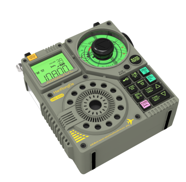 Groene HanRongDa HRD-4320 multiband-radio met analoge en digitale display, retro aeronautisch ontwerp.