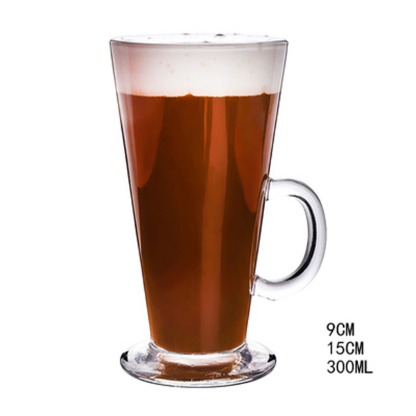 Glas met koffie, 300 ml inhoud, 15 cm hoog. Perfect voor warme dranken. Ideaal voor thuis of kantoor.