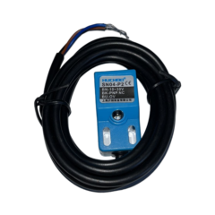 Inductieve sensor SN04-P2 met kabel voor industriële toepassingen. Spanningsbereik 10-30V, PNP NO-uitgang.