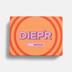 Oranje doosje met het paarse logo DIEP'R, best friends editie, voor het versterken van vriendschappen.