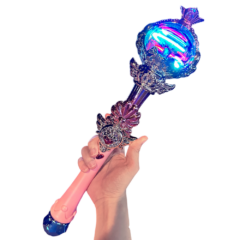 Heldere toverstok met kleurrijke LED-lichten in een hand. Fantasievol ontwerp, ideaal voor cosplay of magie-thema's.
