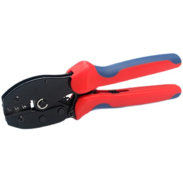Rode en blauwe krimptang voor elektrische draden isoleren en verbinden. Handgereedschap voor professionele installaties.