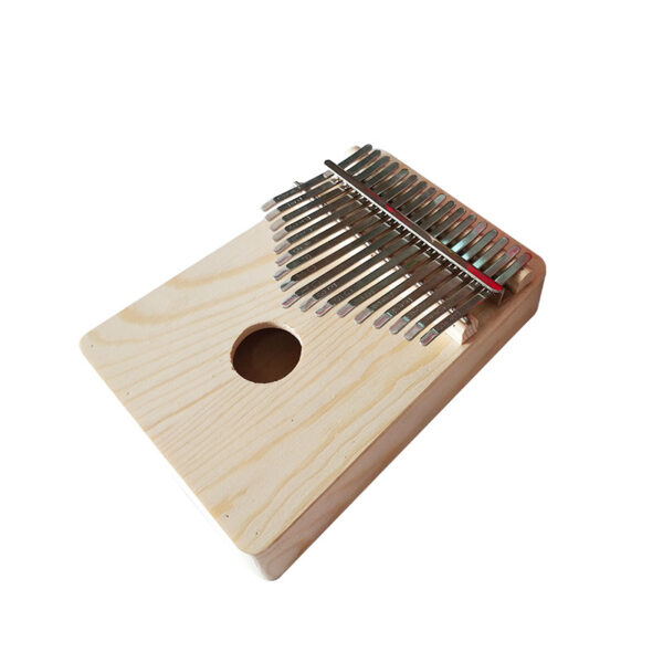 Houten kalimba met metalen tanden, perfect voor het spelen van melodieën. Geschikt voor muzikanten van alle niveaus.