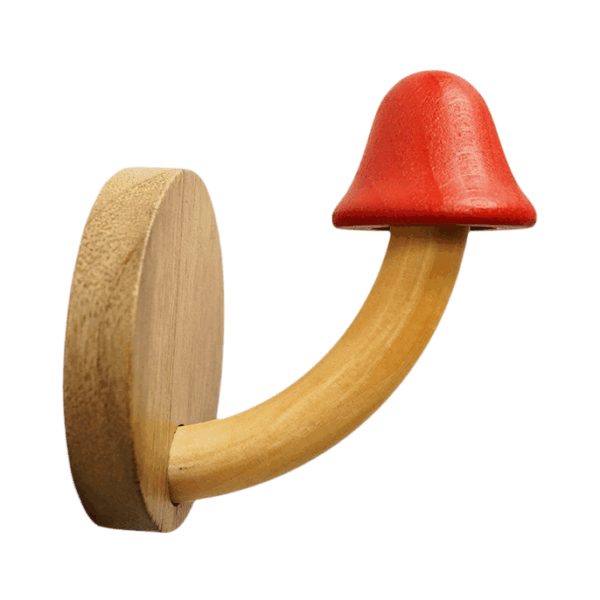 Houten paddenstoel wandhaak met rode kap voor stijlvolle en functionele wanddecoratie in kinderkamers.