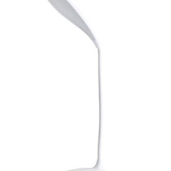 Moderne witte LED-bureaulamp met gebogen ontwerp voor stijlvolle en energiezuinige verlichting in kantoren of thuis.