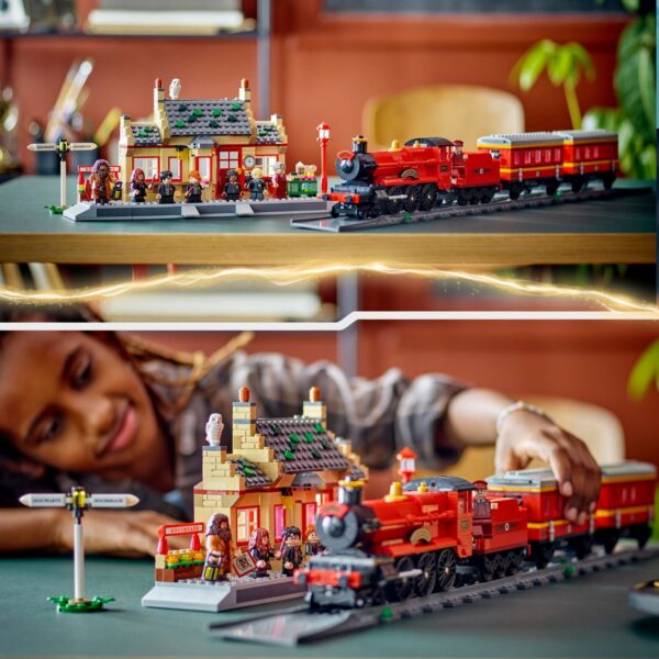 LEGO® Harry Potter set met Zweinstein Express en station, kind speelt met treinspeelgoed op tafel.