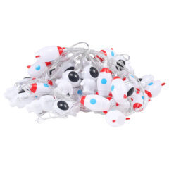 Veel witte LED-lichtslingers in de vorm van raketten en honden met rode en blauwe accenten op een witte achtergrond.