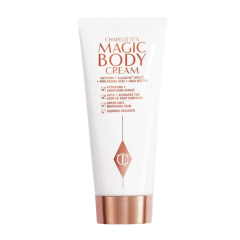Alt-tekst: Charlotte's Magic Body Cream, hydraterende bodycrème met hyaluronzuur, cafeïne en sheaboter voor een stralende huid.