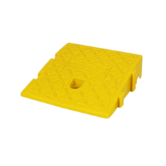Gele rubberen opvulplaat met textuur, geschikt voor kabelbescherming en verkeersregulatie.