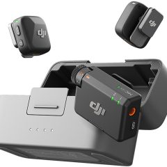 Draagbare DJI draadloze microfoonset met laadstation, ideaal voor video en audio-opnames onderweg.