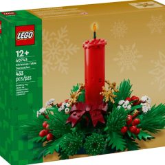 LEGO kersttafelversiering set 40743, bestaande uit 433 stukken, met een rode kaars en groene bladeren.