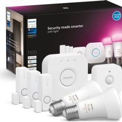 Philips Hue smart beveiligingsset met lampen en sensoren voor slimme verlichting en veiligheid in huis.