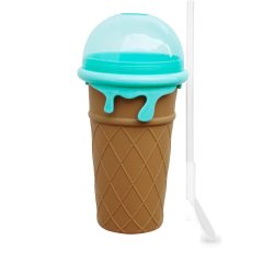 IJsje-vormig drinkbeker met blauwe deksel en rietje, ideaal voor koude dranken onderweg of thuisgebruik.