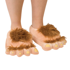 Pluchen hobbit sloffen voor volwassenen met harige bovenkant en teen details. Perfect als grappige pantoffels of kostuumaccessoire.