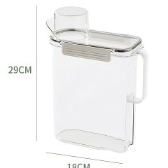 Transparante plastic kan met deksel, afmetingen 29 cm hoog en 18 cm breed, ideaal voor keukenopslag.