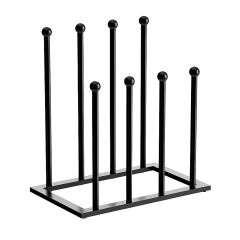 Zwart metalen rek met verticale stangen voor het organiseren van platensets in de keuken. Stijlvol en praktisch ontwerp.