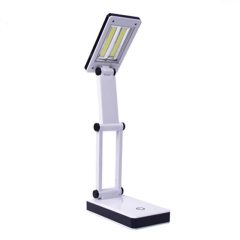 Moderne witte LED-bureaulamp met verstelbare arm en energiezuinige verlichting, perfect voor werk- en studeerplekken.