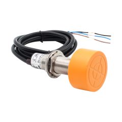 Inductieve sensor met kabel, oranje en metalen behuizing, voor industriële automatisering.