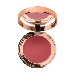 Roze blush in een luxe rosegouden verpakking, ideaal voor een gezonde gloed en stralende wangen.